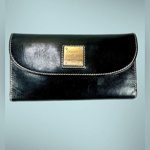 Dooney & Bourke Handbags - Dooney & Bourke Black Leather Continental Clutch Wallet